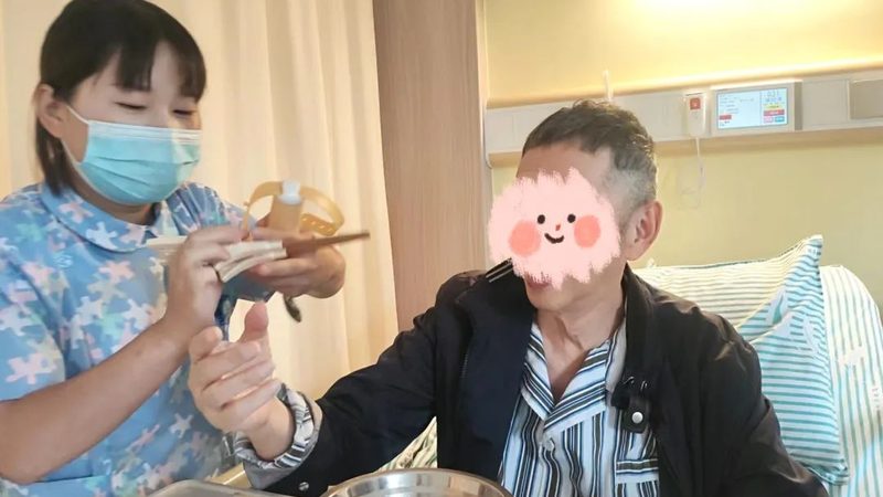 在众多护理垫品牌中，以下品牌凭借其产品质量和口碑，在市场上具有较高的知名度：